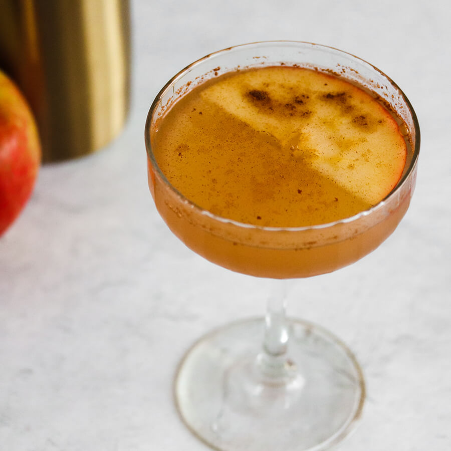 Spiced Adult Apple Cider Cocktail Recipe