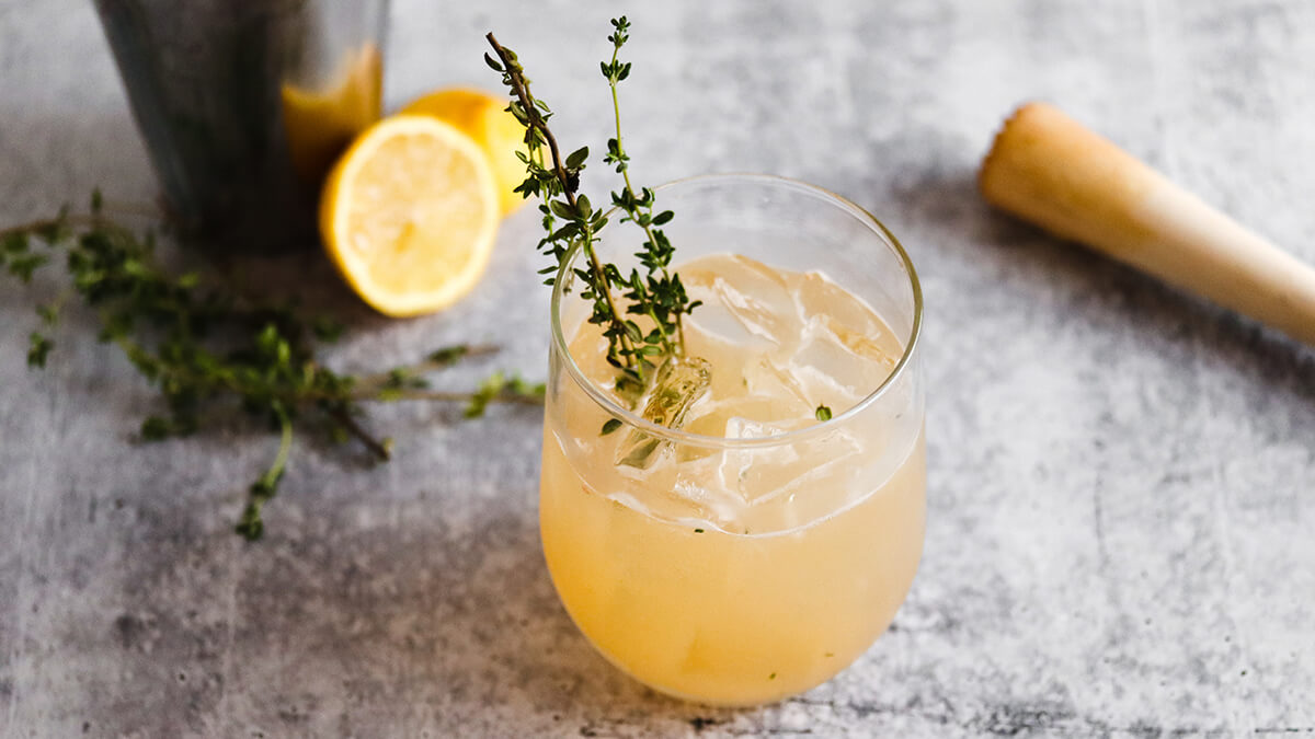 Grapefruit Thyme Bourbon Smash - Casual Mixologist